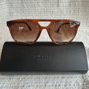 Pilot / Aviator style Burberry Sunglasses for men or women